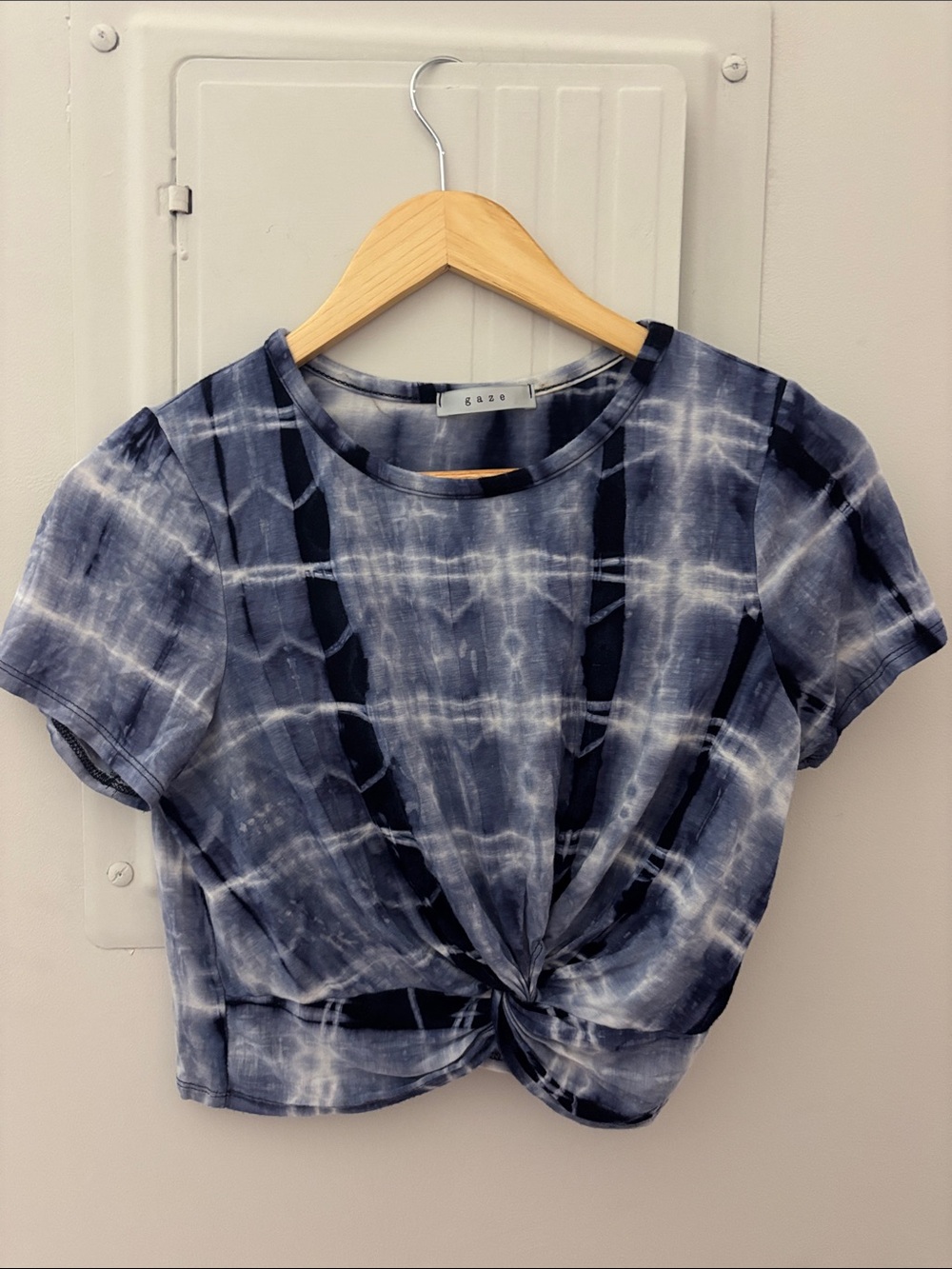 gaze Navy and White Tie-Dye Knot Front Crop Top short sleeve small